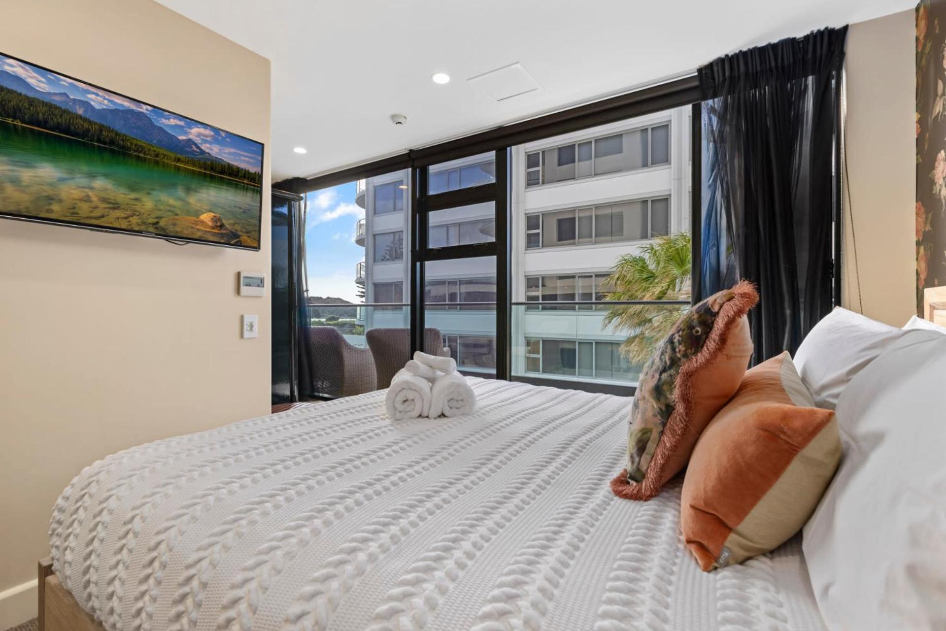 Marvelous Downtown Apartment Moments From Main Beach With Heated Pool, Gym And Parking Mount Maunganui Exterior foto